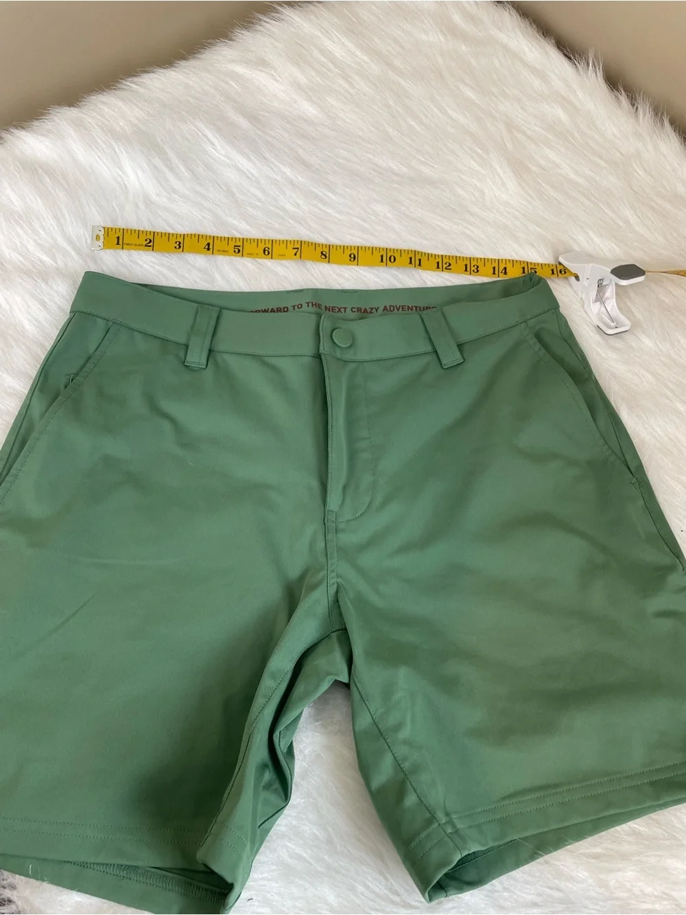Rhône Momentum Men's Green Performance Shorts 30 x 6